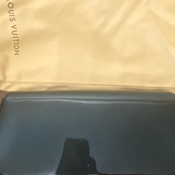 Discontinued Louis Vuitton Sobe Clutch - Picture 5 of 6